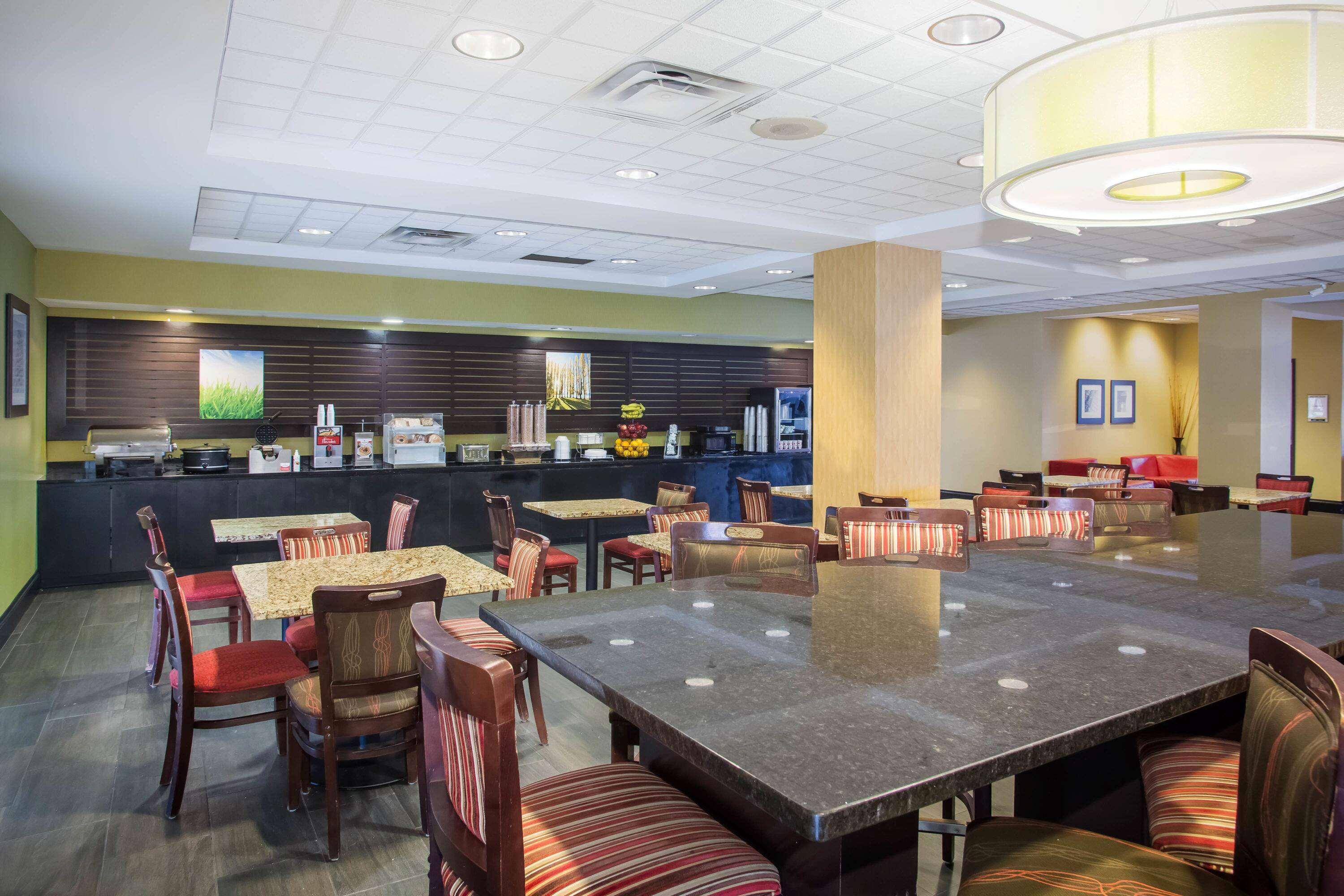 Holiday Inn Express St. Louis Arpt - Maryland Hgts, An Ihg Hotel Maryland Heights Exterior photo